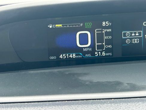 Used 2021 Toyota Prius XLE FWD image 32
