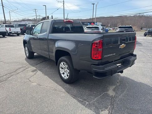Used 2017 Chevrolet Colorado LT w/ LT Convenience Package RWD image 3