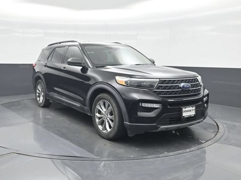Used 2021 Ford Explorer XLT w/ Equipment Group 202A RWD image 8