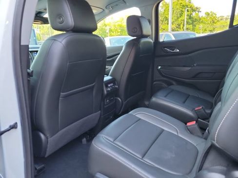 Used 2023 GMC Acadia SLT w/ Elevation Edition FWD image 10