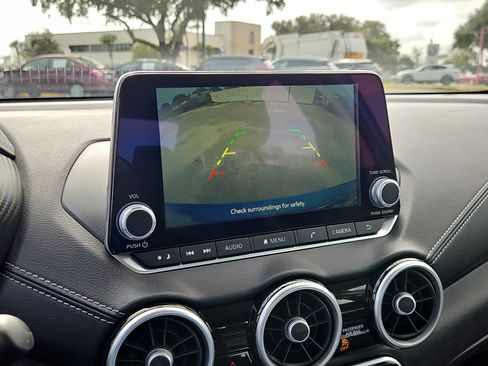 Used 2025 Nissan Sentra SV image 17