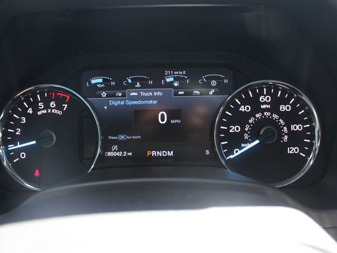 Used 2019 Ford F150 Lariat w/ Equipment Group 502A Luxury AWD/4WD image 31