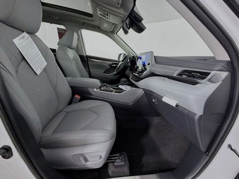 New 2026 Toyota Highlander Platinum AWD/4WD image 29