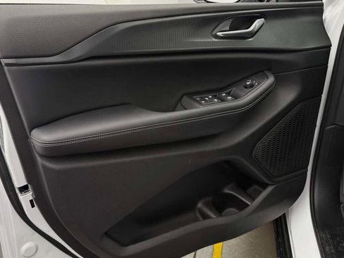 New 2025 Jeep Grand Cherokee L Altitude image 28