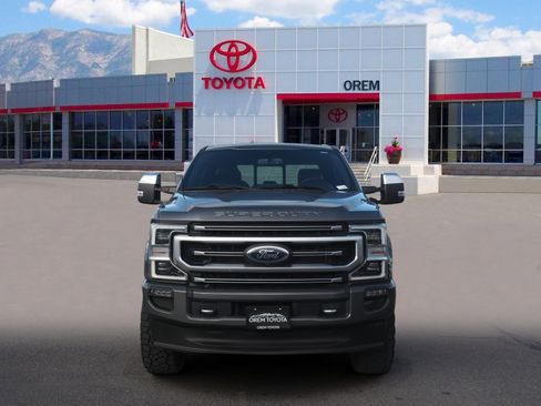 Used 2022 Ford F250 Platinum w/ FX4 Off-Road Package image 2