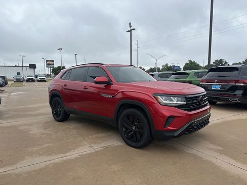 Used 2020 Volkswagen Atlas Cross Sport SE FWD image 3