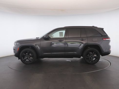 Used 2023 Jeep Grand Cherokee Altitude AWD/4WD image 21