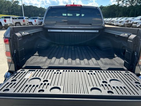 Used 2025 Nissan Frontier SV w/ SV Convenience Package RWD image 7