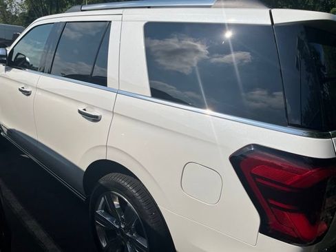 Used 2024 Ford Expedition Platinum AWD/4WD image 4