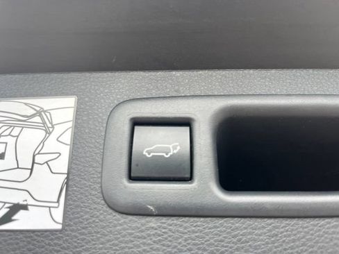 Used 2024 Toyota Highlander XLE AWD/4WD image 22