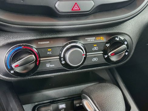 Used 2025 Kia Soul LX w/ LX Technology Package FWD image 23