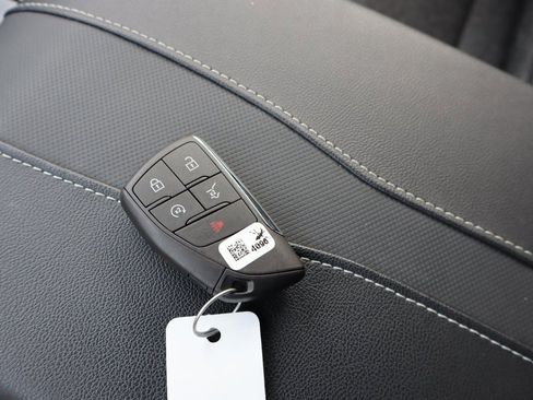 Used 2024 Chevrolet Traverse Z71 image 39