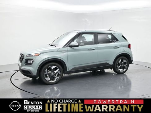 Used 2025 Hyundai Venue SEL FWD image 1