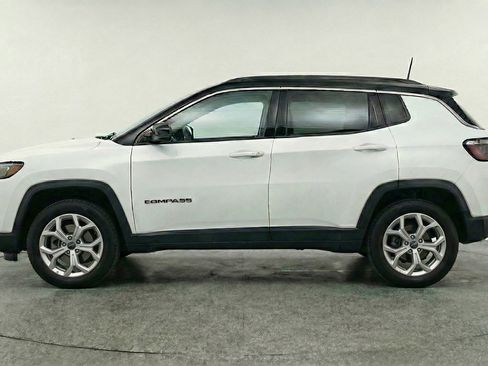 Used 2025 Jeep Compass Latitude image 5
