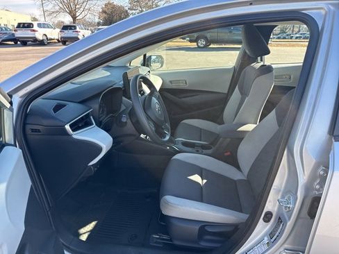 Used 2023 Toyota Corolla LE image 9