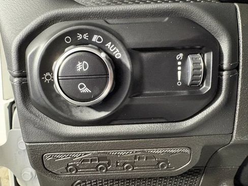 Used 2024 Jeep Gladiator Rubicon w/ Convenience Group AWD/4WD image 26