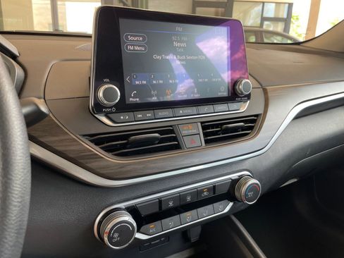 Used 2025 Nissan Altima 2.5 SV FWD image 17