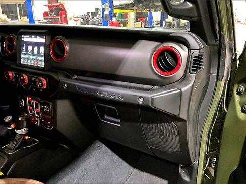 Used 2022 Jeep Wrangler Unlimited Rubicon w/ Cold Weather Group image 13