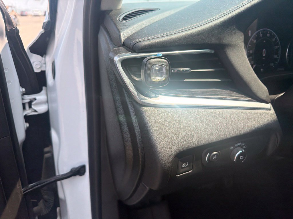 Used 2020 Buick Enclave Avenir w/ Avenir Technology Package AWD/4WD image 12