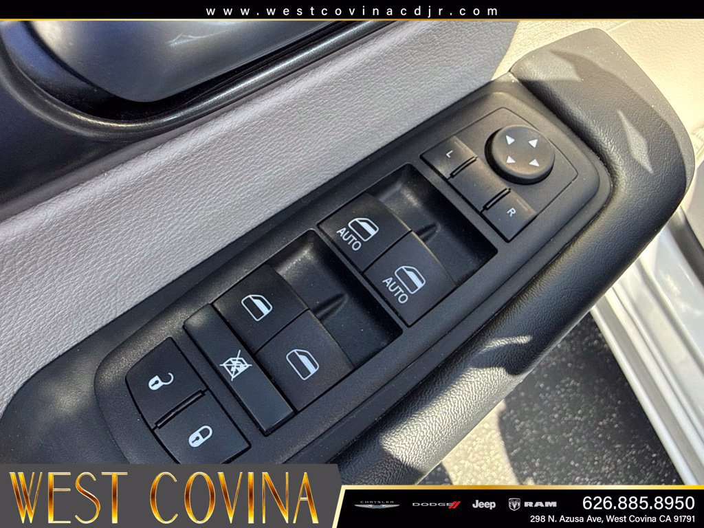 Used 2024 Chrysler Pacifica Touring-L FWD image 19