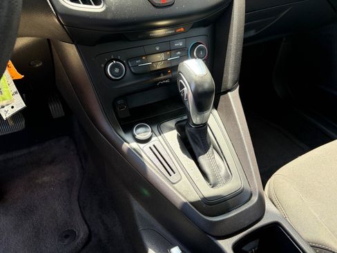 Used 2016 Ford Focus SE FWD image 19