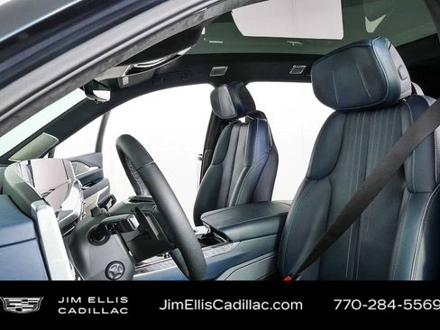 Certified 2025 Cadillac Escalade IQ Luxury 2 w/ LPO, Premium Carpet Package AWD/4WD image 5