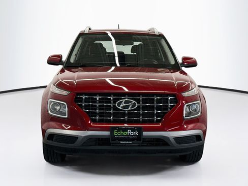 Used 2025 Hyundai Venue SEL FWD image 2
