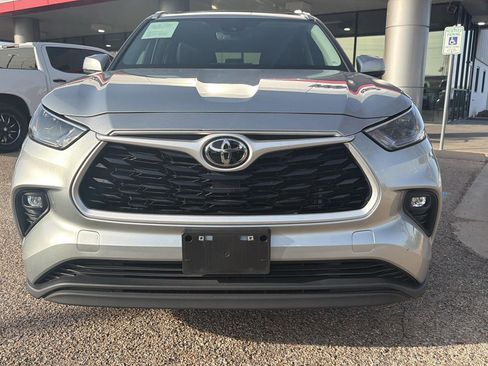 Used 2022 Toyota Highlander XLE image 9