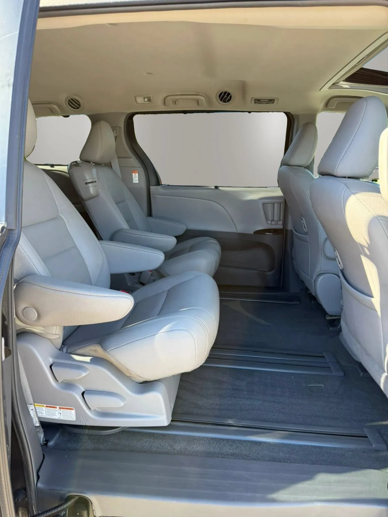 Used 2018 Toyota Sienna XLE w/ XLE Navigation Package FWD image 14