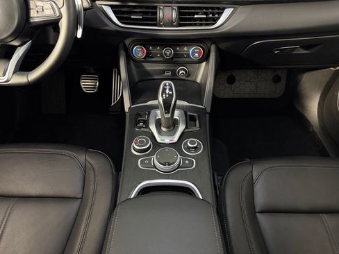Used 2022 Alfa Romeo Stelvio Sprint image 16