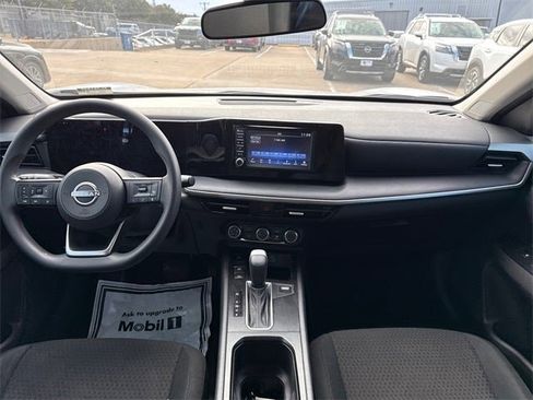 Used 2025 Nissan Kicks S image 13