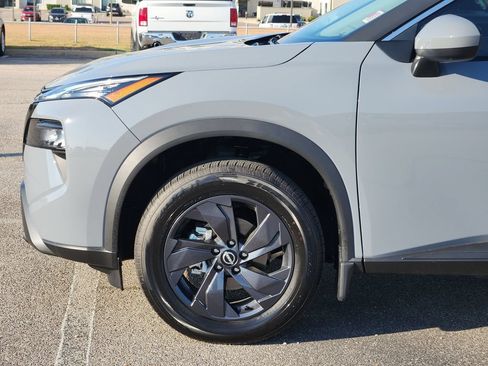 Used 2026 Nissan Rogue SV FWD image 6