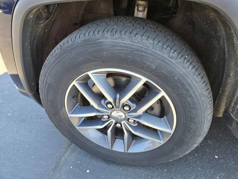 Used 2017 Jeep Grand Cherokee Limited image 48