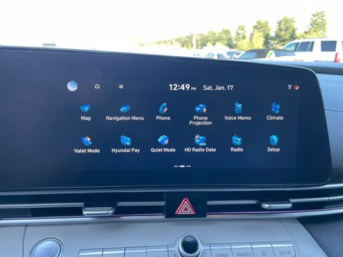 Used 2025 Hyundai Elantra Limited image 21