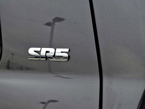 Used 2017 Toyota Tundra SR5 w/ SR5 Upgrade Package image 32