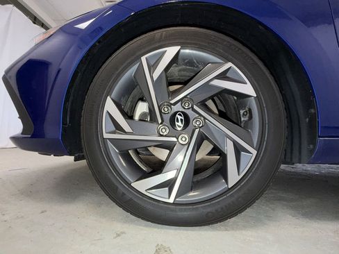 Used 2025 Hyundai Elantra Sport image 13