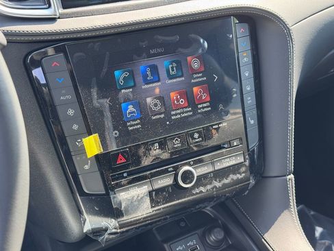 New 2025 INFINITI QX50 Luxe image 10