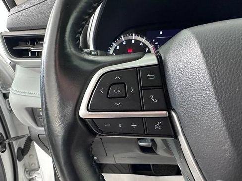 Used 2022 Toyota Highlander XLE AWD/4WD image 27