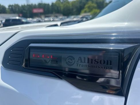 Used 2024 GMC Sierra 2500 SLE w/ SLE Value Package; AWD/4WD image 9