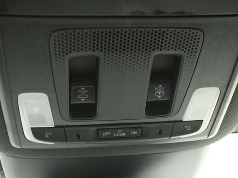 Used 2025 Honda Pilot TrailSport image 51