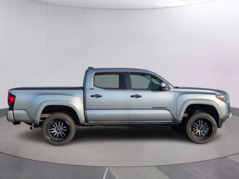 Used 2022 Toyota Tacoma SR5 w/ Technology Package RWD image 9