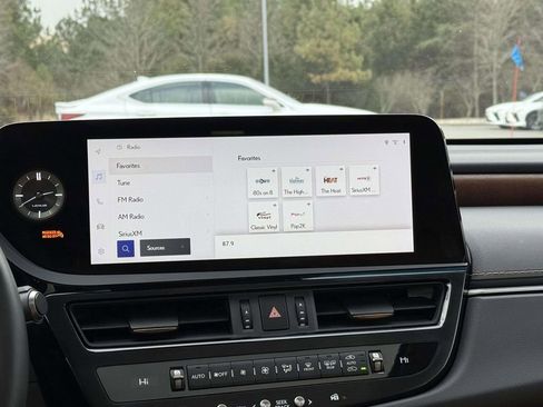 Used 2025 Lexus ES 350 Premium w/ Premium Package image 10