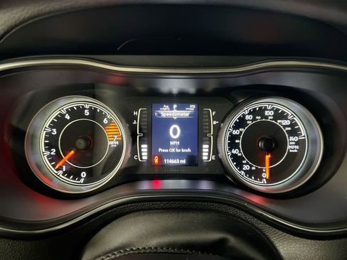 Used 2019 Jeep Cherokee Latitude w/ Popular Appearance Group image 12