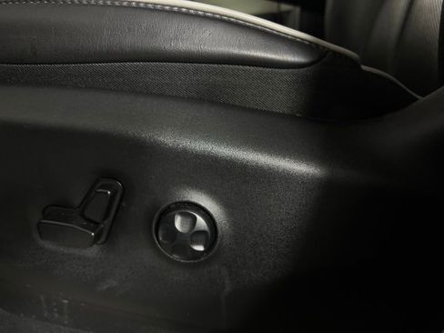 Certified 2024 Chrysler Pacifica Limited image 22