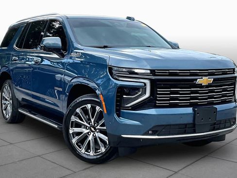 Used 2025 Chevrolet Tahoe High Country AWD/4WD image 3