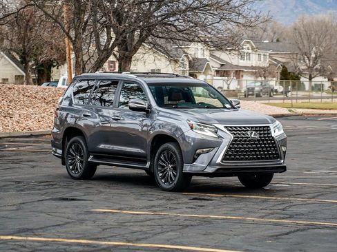Used 2023 Lexus GX 460 Premium w/ Accessory Package image 3
