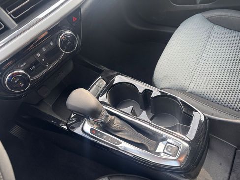 Used 2025 Chevrolet Trax LT FWD image 40