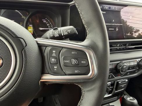 Used 2025 Jeep Wrangler Unlimited Sahara AWD/4WD image 20