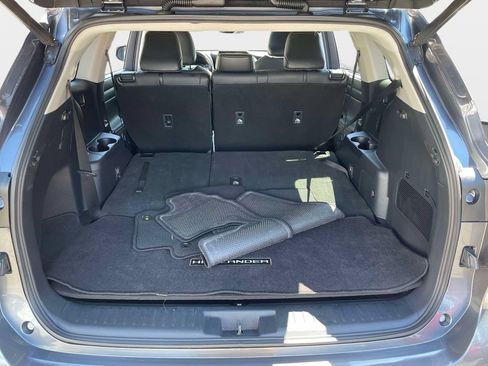 Used 2021 Toyota Highlander XLE FWD image 14