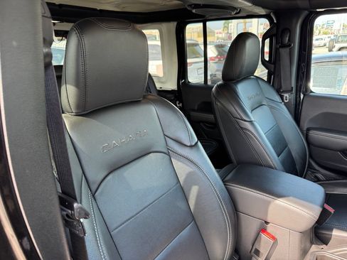 Used 2023 Jeep Wrangler Unlimited Sahara AWD/4WD image 16